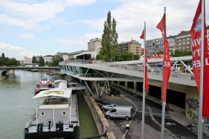 Del Fabro - kroatische Weinverkostung im Motto am Fluss