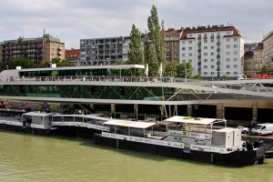 Del Fabro - kroatische Weinverkostung im Motto am Fluss